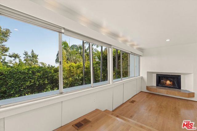 1237 Hilldale Avenue, West Hollywood CA: https://media.crmls.org/mediaz/afbe5361-2112-44bb-9255-d433675cd262.jpg