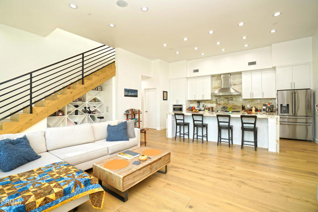 Detail Gallery Image 10 of 41 For 6565 Pickwick St, Los Angeles,  CA 90042 - 3 Beds | 3/1 Baths