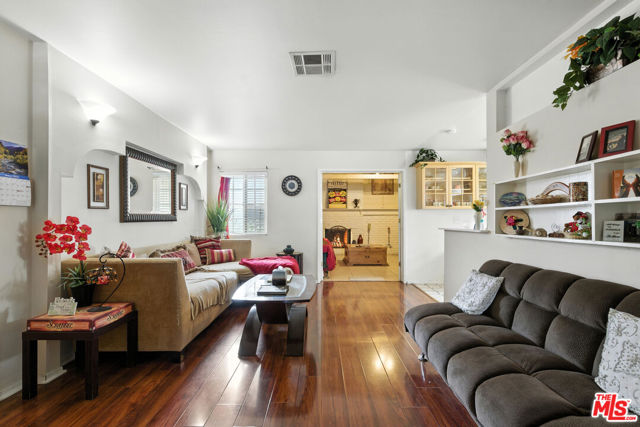 764 Lashburn Street, Sylmar CA: https://media.crmls.org/mediaz/afbe9093-80b2-4b97-b147-da2cecd7b816.jpg