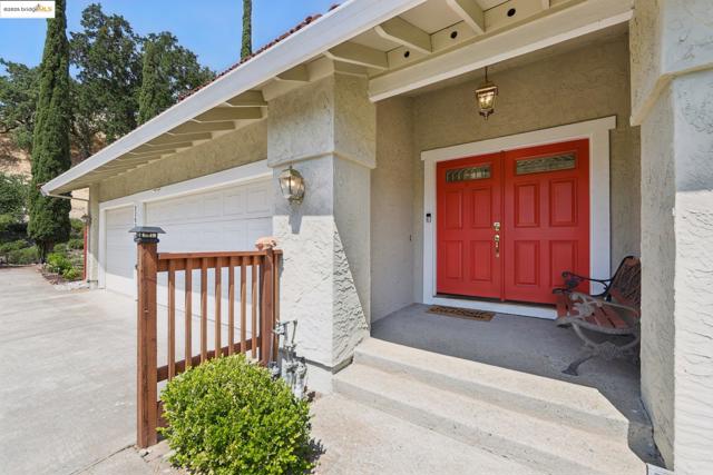 2353 Benham Ct, Walnut Creek CA: https://media.crmls.org/mediaz/afbebcdd-61bc-400e-a588-98717d70e365.jpg