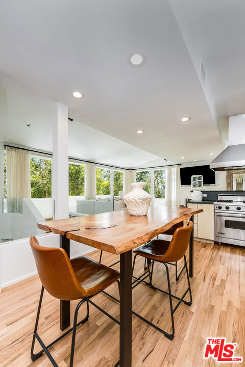 1331 CORDELL Place, Los Angeles CA: https://media.crmls.org/mediaz/afbee898-c4af-46e8-8729-22c5eb64e8ee.jpg