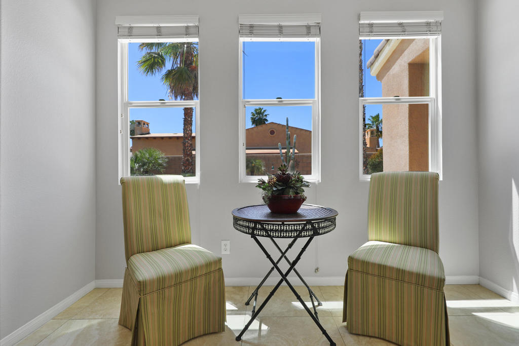 https://media.crmls.org/mediaz/afbee984-44e0-4443-aee0-30d303794bb4.jpg?preset=X-Large
