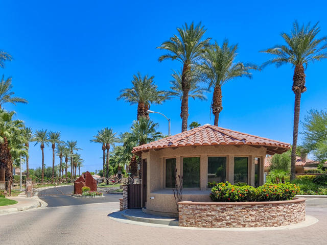 48211 Vista De Nopal, La Quinta CA: https://media.crmls.org/mediaz/afbf34c6-11c6-4aad-bb4d-ce796ea7e1f9.jpg