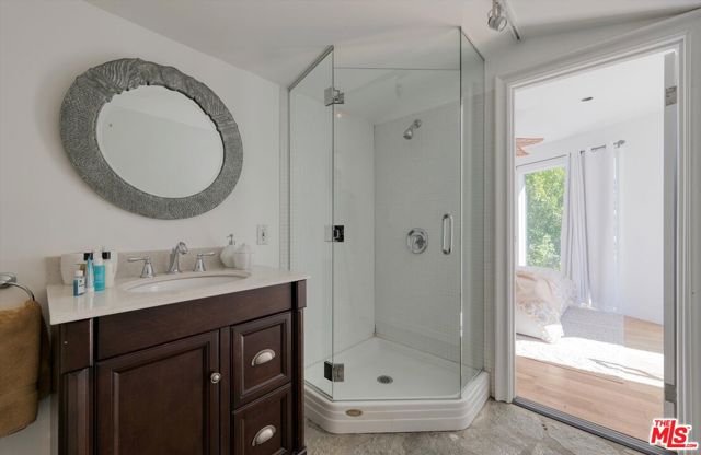 1300 Summitridge Drive, Beverly Hills CA: https://media.crmls.org/mediaz/afbf9622-dc9a-44fc-9336-dbea69eaddbb.jpg