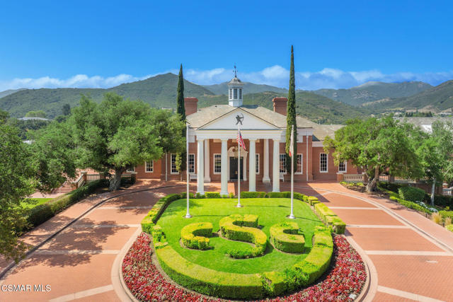 2479 Swanfield Court, Lake Sherwood CA: https://media.crmls.org/mediaz/afbff723-6d7e-4e45-b224-633258c31d33.jpg