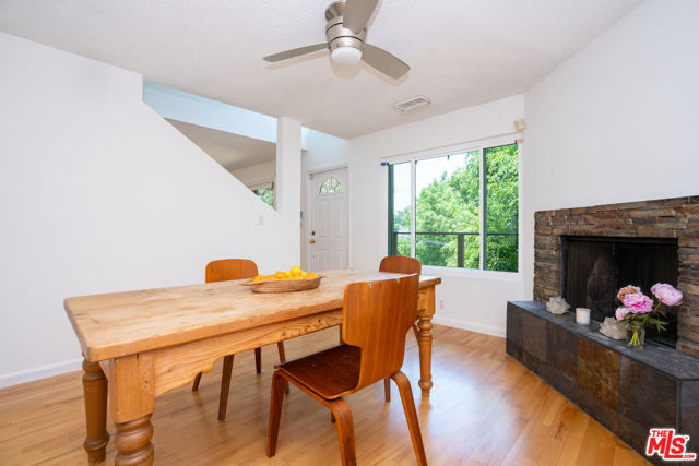 353 Mavis Drive, Los Angeles CA: https://media.crmls.org/mediaz/afc01dd7-3fee-4151-8370-eeada98dc4d4.jpg