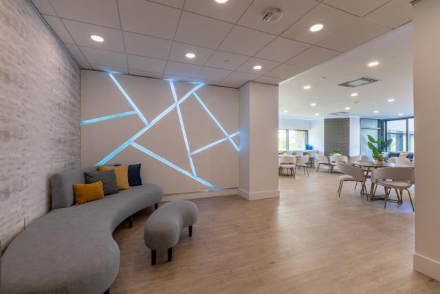 550 Front St, San Diego CA: https://media.crmls.org/mediaz/afc0621d-e322-48a6-8a8e-54337a9ee906.jpg