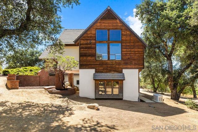 1308 Lakedale Rd, Santa Ysabel CA: https://media.crmls.org/mediaz/afc0d1f8-82d0-41e2-b97e-15fc9fb30da1.jpg