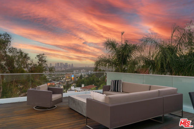 1377 Miller Place, Los Angeles CA: https://media.crmls.org/mediaz/afc10838-ed24-44fe-99b3-be08674c6823.jpg