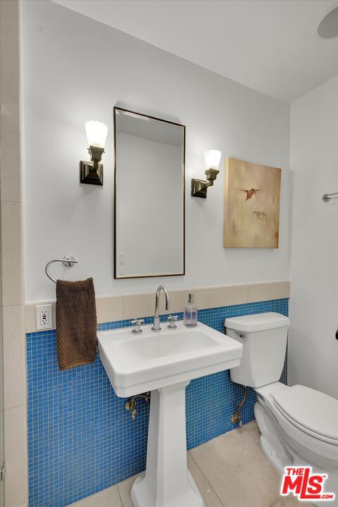 660 S Gretna Green Way, Los Angeles CA: https://media.crmls.org/mediaz/afc1323d-8dc0-4df0-b48e-dd9ef1771e39.jpg