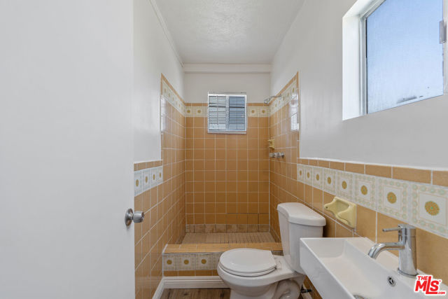 945 N Ditman Avenue, Los Angeles CA: https://media.crmls.org/mediaz/afc1333b-c869-44f2-b80a-3ddbf07ad387.jpg