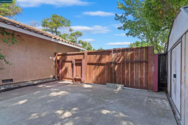 2628 Asilomar Dr, Antioch CA: https://media.crmls.org/mediaz/afc160cb-8852-486d-9df6-d3ac84a0997b.jpg