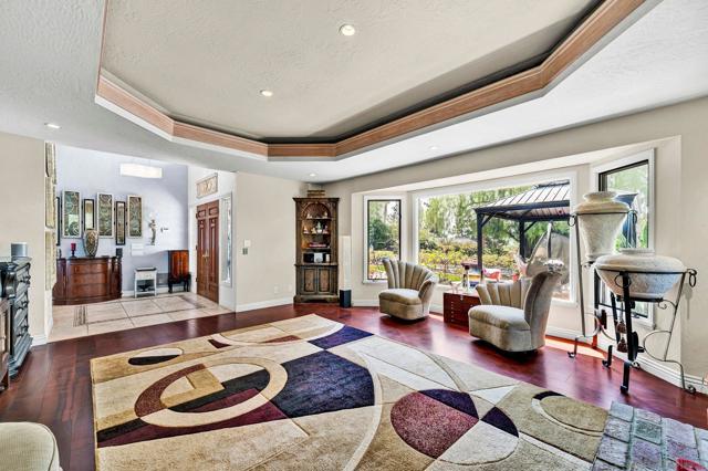 17505 Corte Lomas Verde, Poway CA: https://media.crmls.org/mediaz/afc1d19d-59d1-46f3-9cf5-60c7a59d2639.jpg