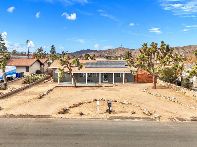 7552 Elk Trail, Yucca Valley CA: https://media.crmls.org/mediaz/afc2bf5e-471c-401e-8c23-fde039a26c4a.jpg
