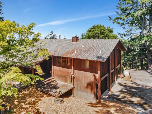 45 Ranch Road, Woodside CA: https://media.crmls.org/mediaz/afc2fe01-39fb-4c66-8486-d3c8b74e02e3.jpg