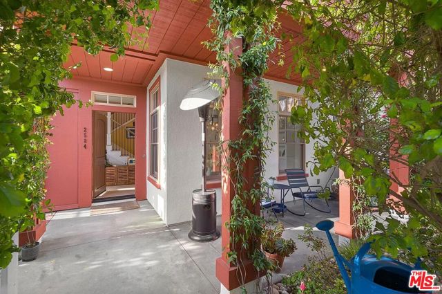 2584 Bungalow Place, Corona del Mar CA: https://media.crmls.org/mediaz/afc3249b-a043-49ed-9bcd-b77a62e54bce.jpg