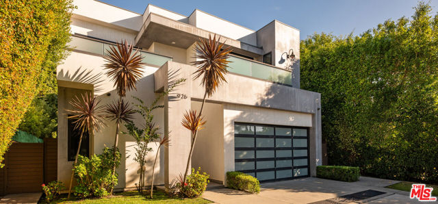 926 N Crescent Heights Boulevard, Los Angeles CA: https://media.crmls.org/mediaz/afc34442-7f86-4d44-bb83-9109e0147a20.jpg