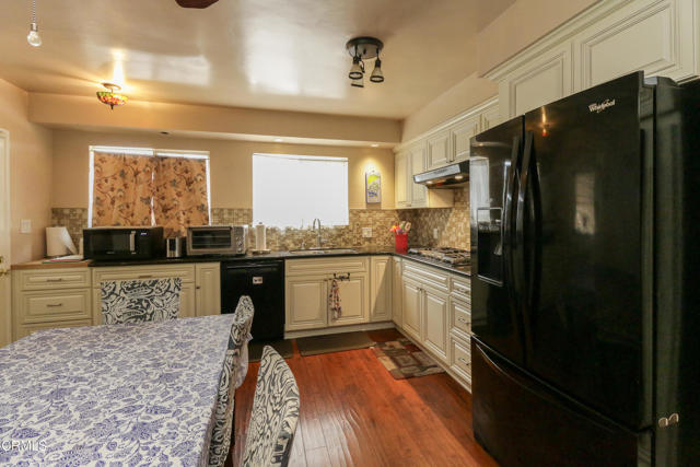 3036 Fairesta Street, La Crescenta CA: https://media.crmls.org/mediaz/afc34ce0-896b-4aa1-97a2-d24edb087a06.jpg