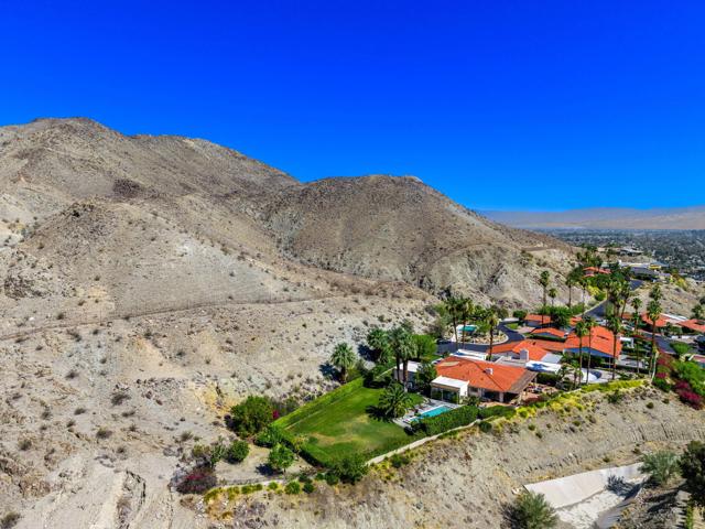 40480 Via Entrada, Rancho Mirage CA: https://media.crmls.org/mediaz/afc35962-29f0-4315-9bc1-79510b4fd0d6.jpg
