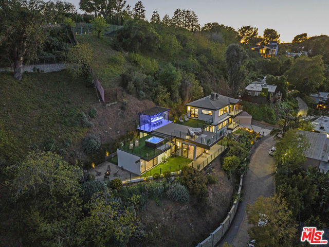 7308 Pacific View Drive, Los Angeles CA: https://media.crmls.org/mediaz/afc3ce9c-1c67-407c-98c2-52c7b723dfea.jpg