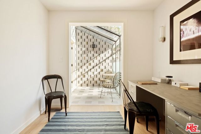 825 Coeur D Alene Avenue, Venice CA: https://media.crmls.org/mediaz/afc4502f-53d8-43be-b27d-53f60279cb31.jpg