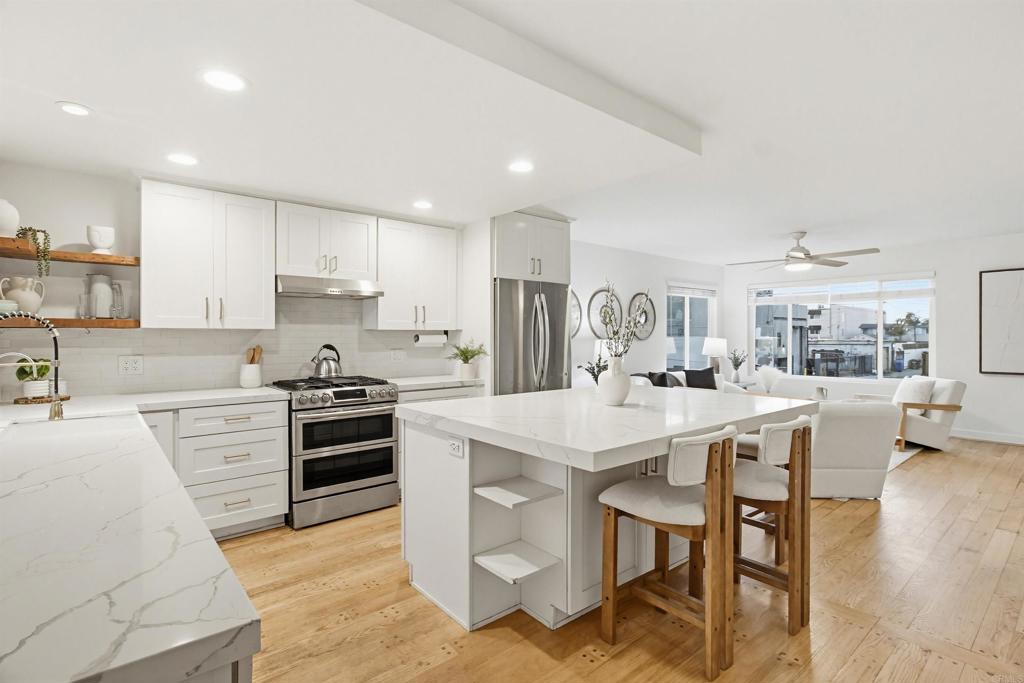 5027 Santa Monica Avenue - photo 4