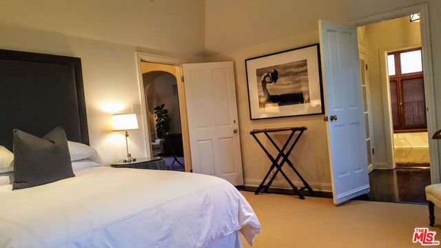 316 N Rossmore Avenue, Los Angeles CA: https://media.crmls.org/mediaz/afc50b2c-bd09-4061-b905-455a139cfce4.jpg