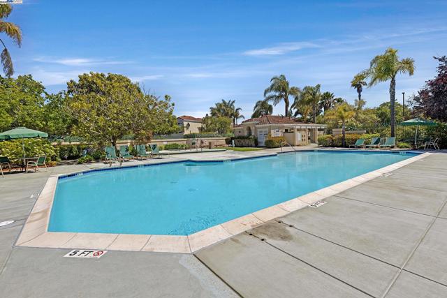 131 Diapian Bay, Alameda CA: https://media.crmls.org/mediaz/afc5c623-5c8e-4773-b109-fdb5aa8e976d.jpg