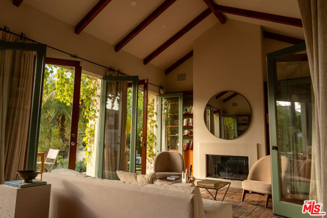 416 Carroll Canal, Venice CA: https://media.crmls.org/mediaz/afc5fb89-992c-4549-a68b-bc962fb1b14a.jpg