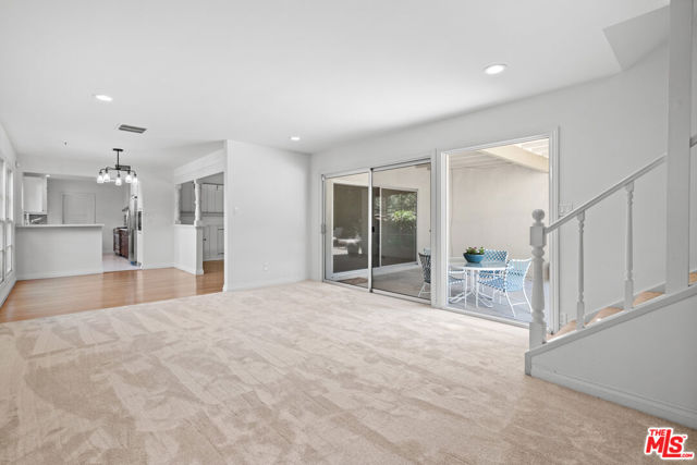 3709 Stone Canyon Avenue, Sherman Oaks CA: https://media.crmls.org/mediaz/afc60a01-8ad1-41ce-9b56-7c2c220731ee.jpg