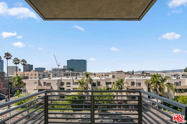436 S Virgil Avenue, Los Angeles CA: https://media.crmls.org/mediaz/afc64fb8-8dfc-417c-a5db-9db3d3f612b0.jpg