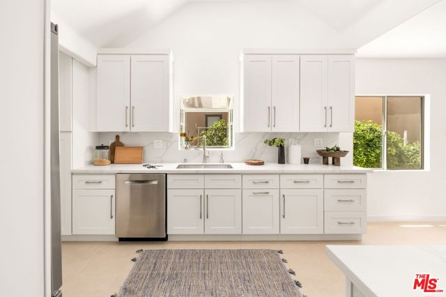 4313 Wilkinson Avenue, Studio City CA: https://media.crmls.org/mediaz/afc66567-0f3a-4293-883f-a3c8246daf02.jpg