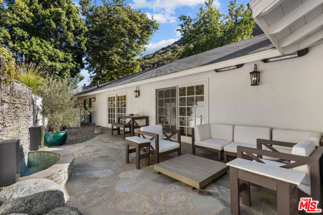 1450 N Bundy Drive, Los Angeles CA: https://media.crmls.org/mediaz/afc753dd-21b1-4bfc-bdd6-0dd17dafaf9f.jpg