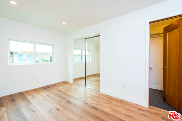 2341 Beach Avenue, Venice CA: https://media.crmls.org/mediaz/afc7aa22-7fee-410f-a8e5-db04cc9a4ac3.jpg