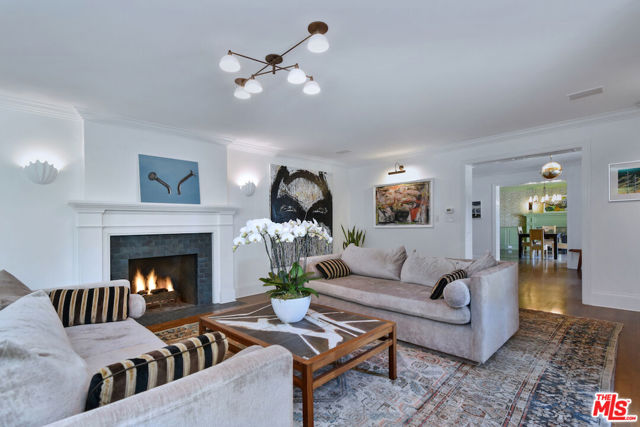 4444 Libbit Avenue, Encino CA: https://media.crmls.org/mediaz/afc80fc8-0b93-473c-b7af-1e62486e1a17.jpg