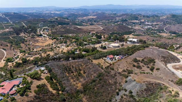 Detail Gallery Image 1 of 1 For 3829 Silverleaf Ln, Vista,  CA 92084 - 3 Beds | 2/1 Baths