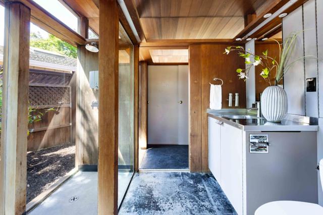 876 Southampton Drive, Palo Alto CA: https://media.crmls.org/mediaz/afca1394-92ca-4173-9dda-0323aa7eaf44.jpg