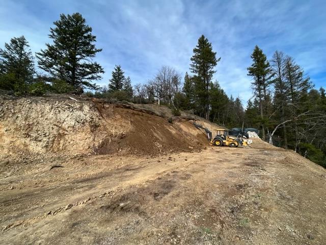 1900 Devils Gulch Road, Hayfork CA: https://media.crmls.org/mediaz/afca87bf-59c0-4cad-b285-94ef54952b3b.jpg