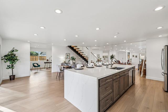 Detail Gallery Image 16 of 35 For 8979 Knaul Ct, San Diego,  CA 92129 - 5 Beds | 5/1 Baths