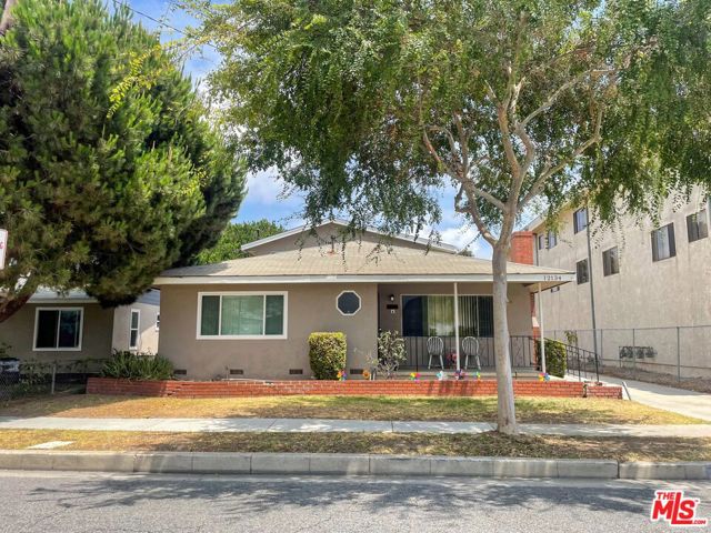 12134 Grevillea Avenue, Hawthorne CA: https://media.crmls.org/mediaz/afcaeb02-3b3d-4716-aa2d-44ebce607237.jpg