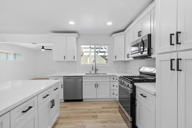 3221 Colgate Lane, Bakersfield CA: https://media.crmls.org/mediaz/afcb2047-e715-40d9-94b8-49960cba967c.jpg