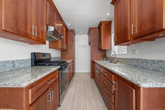 8080 Poplin Dr, Santee CA: https://media.crmls.org/mediaz/afcb2b6f-72ff-47b3-b11d-2b5c223142f9.jpg