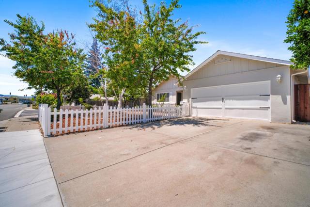 1713 W Campbell Avenue, Campbell CA: https://media.crmls.org/mediaz/afcbbe47-a443-479f-9f0b-7c91cc5db17c.jpg