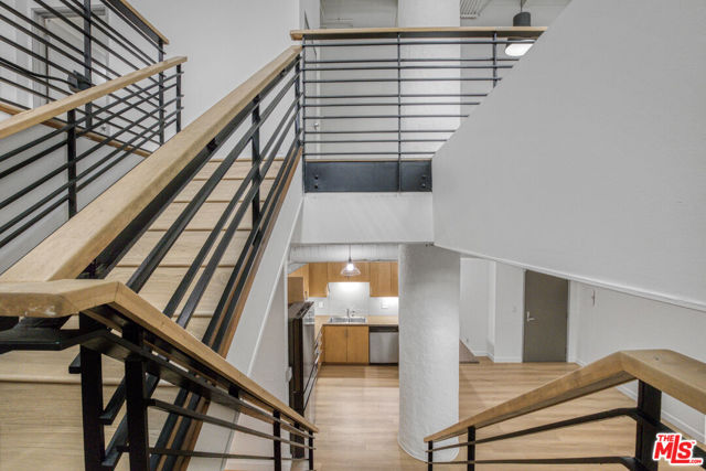 330 W 11th Street, Los Angeles CA: https://media.crmls.org/mediaz/afcbfb23-46a7-4853-a561-6e4e40f0e0af.jpg