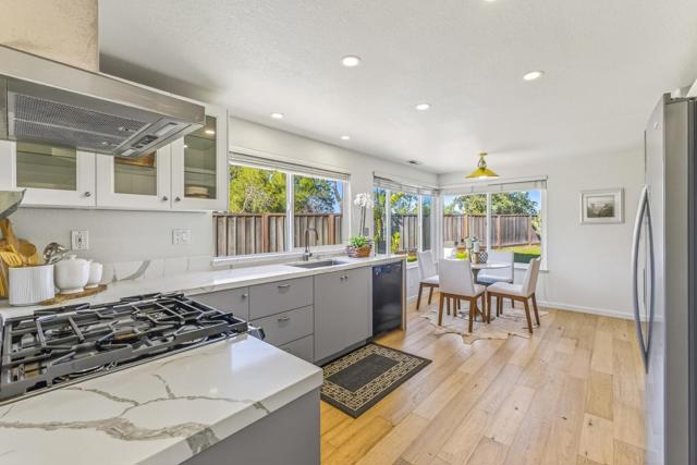 3245 Estrella Del Mar Way, Marina CA: https://media.crmls.org/mediaz/afcc6c57-5c7d-4dc9-8050-d82cff11e59c.jpg