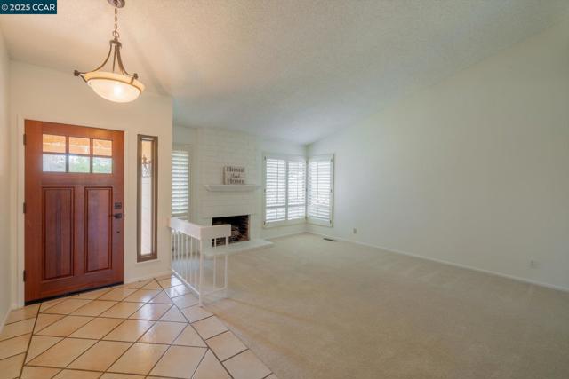 171 Mount Tam Ct, Martinez CA: https://media.crmls.org/mediaz/afcc9ea3-ac79-4d71-b421-3378f38896ec.jpg