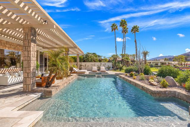 9 Regency Drive, Rancho Mirage CA: https://media.crmls.org/mediaz/afccc322-a7db-41bb-ac13-313eda2e6e52.jpg