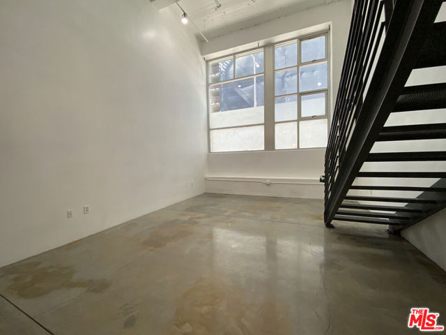 1130 S Flower Street, Los Angeles CA: https://media.crmls.org/mediaz/afccfcf7-c8bf-4a72-bf5e-57607b93a82e.jpg