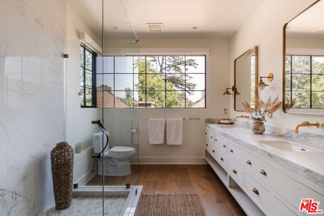 11734 Huston Street, Valley Village CA: https://media.crmls.org/mediaz/afcd1a4f-c6b6-4b64-b118-904bc375978e.jpg
