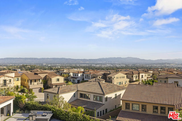 20162 W Cromwell Way, Porter Ranch CA: https://media.crmls.org/mediaz/afcd703c-87aa-4422-aded-400c02e8b768.jpg